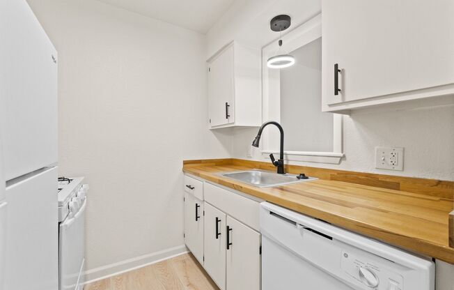 1 bed, 1 bath, 700 sqft, $875, Unit 203