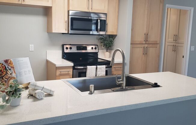 1 bed, 1 bath, 750 sqft, $2,160, Unit 0051