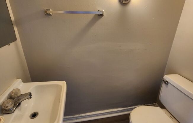 2 beds, 1.5 baths, 904 sqft, $775, Unit 101 Ellis Drive B