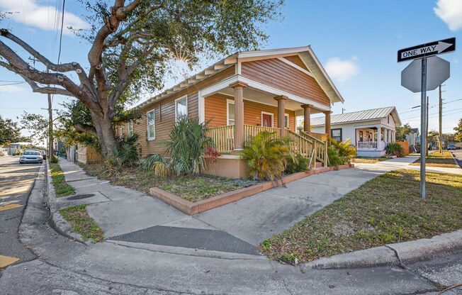 Updated Tampa Home – Prime Central Location 4 Beds - 2 Baths!