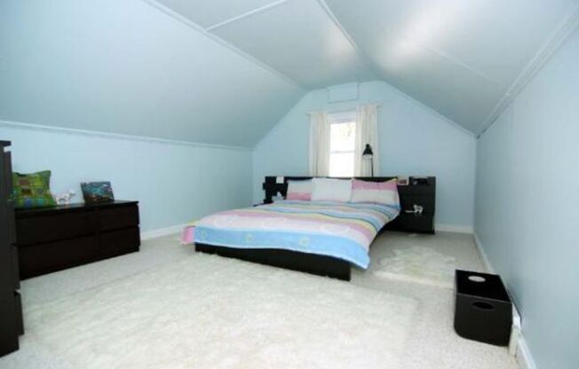 3-Bedroom, 1-Bath Single Family Home with Sauna!