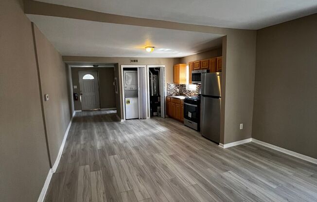 2 beds, 1 bath, 800 sqft, $1,250, Unit 2