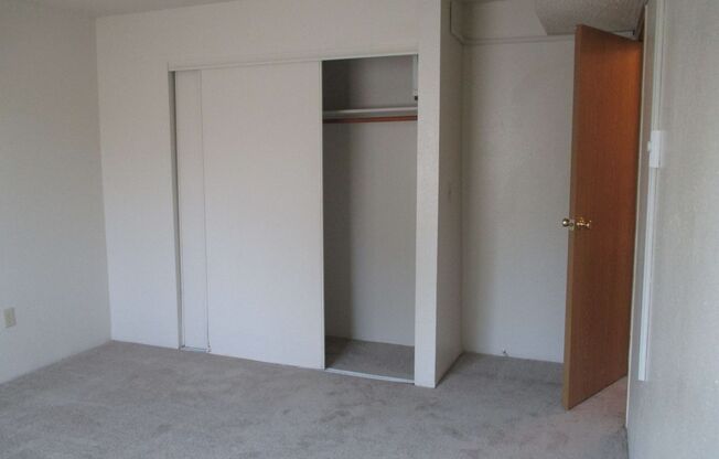 2 beds, 1 bath, 868 sqft, $1,784, Unit 18