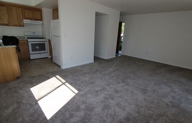 2 beds, 1 bath, $1,900, Unit A