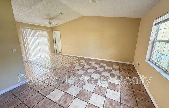 724 VERSAILLES LN