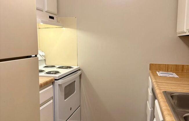 2 bedroom/1 bath New paint and floors.