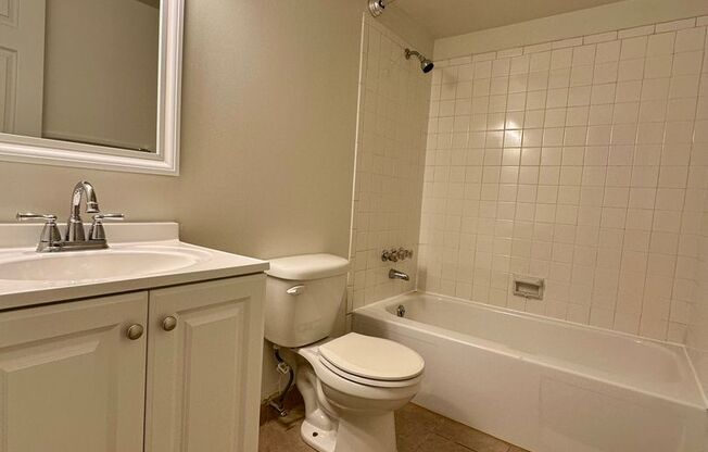 1 bed, 1 bath, $975, Unit C-18