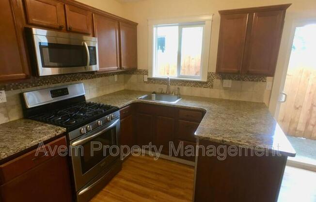 2 beds, 1 bath, 780 sqft, $1,995