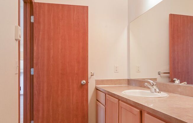 2 beds, 1 bath, $1,700, Unit 305