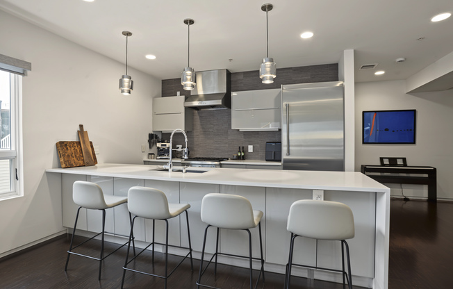 2 beds, 2 baths, 1,350 sqft, $4,800