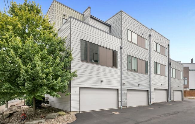 Beautiful Furnished 1 bedroom unit in Fairview Park!