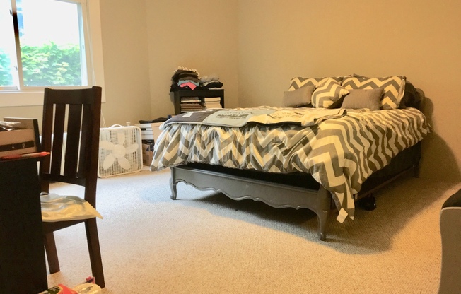 St. Anthony Park ! Rarely Available ! 2 Bedroom Lower Level Duplex