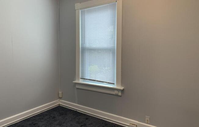 3 beds, 1 bath, 1,152 sqft, $1,550