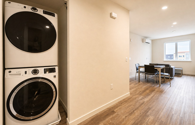 1 bed, 1 bath, 651 sqft, $1,595, Unit Semi - Private Single
