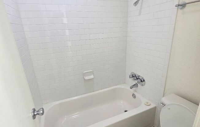 2 beds, 1 bath, 900 sqft, $1,145, Unit ELP2202-229