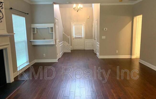 3 beds, 2.5 baths, 1,923 sqft, $2,250