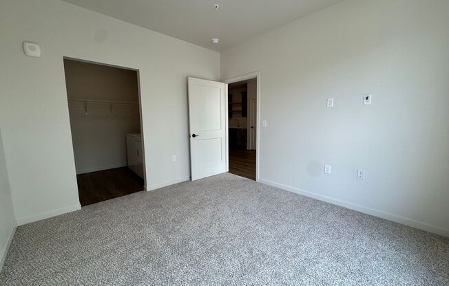1 bed, 1 bath, 688 sqft, $1,295, Unit 1621-530