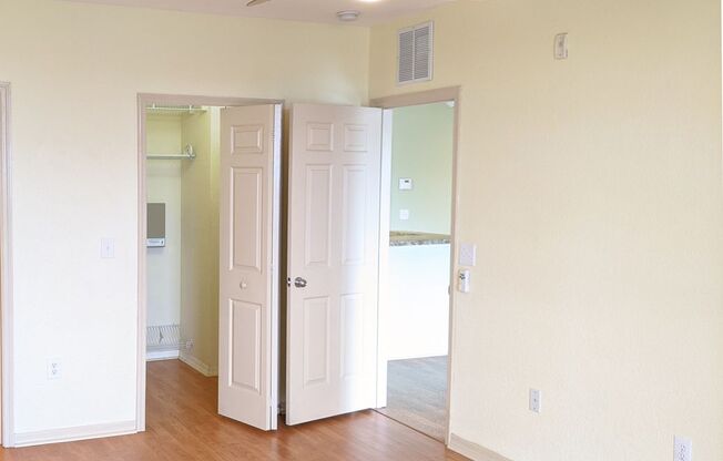 2 beds, 2 baths, $1,595, Unit ORANGE COUNTY