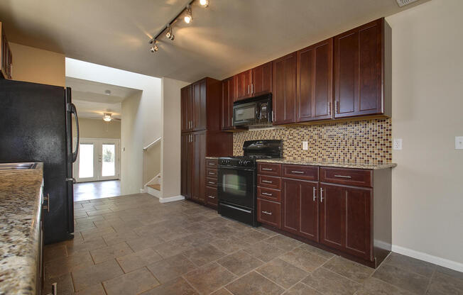 UT PRE LEASE: 2009 Remodeled 6 Bed / 3 Bath, Wood & Stained Concrete Floors, Custom High End Kitchen and Bathrooms, Just North of UT