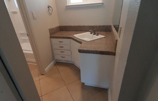 1 bed, 1 bath, $1,400, Unit 30