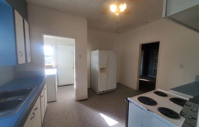 3 beds, 1 bath, $1,095