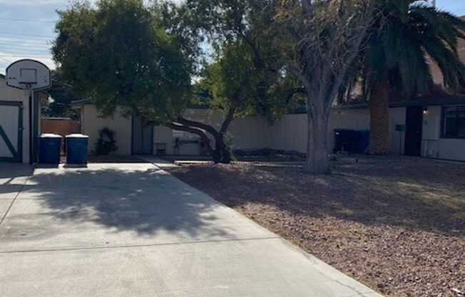 1 bed, 1 bath, $1,095, Unit Casita