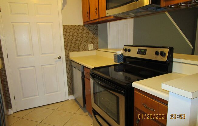 2 beds, 1.5 baths, $1,525