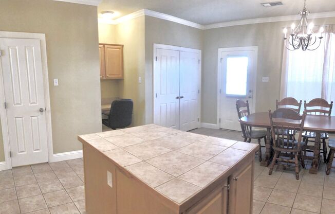 3 Bedroom Townhouse Available now  in a desirable Gated community near LSU, Lake Beau Pre Townhomes!