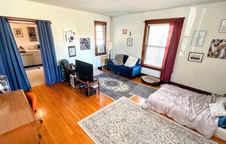 Studio, 1 bath, $975, Unit 2A