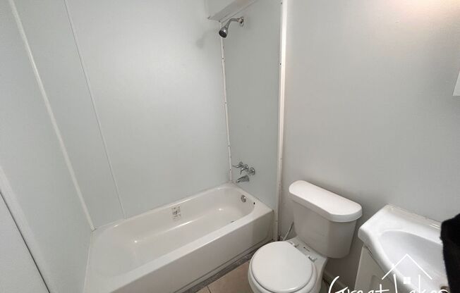 3 beds, 1 bath, $1,199