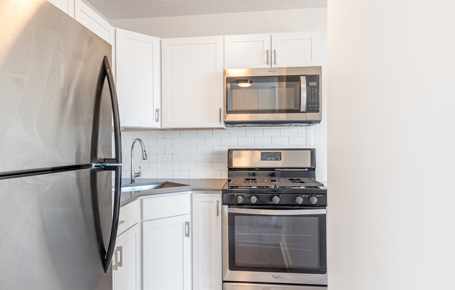 2 beds, 1 bath, $3,150, Unit E8K