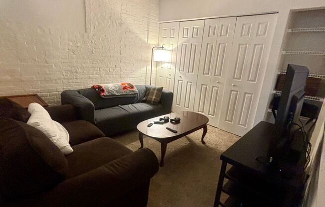 2 beds, 2 baths, 900 sqft, $2,299, Unit 318