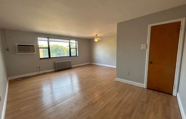 2 beds, 1 bath, 800 sqft, $1,790, Unit 6236 Fifth Ave. #201A