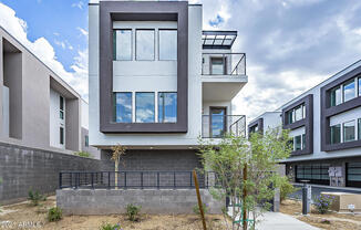 233 S. Roosevelt St