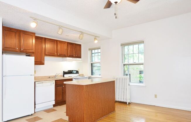 1 bed, 1 bath, 410 sqft, $920, Unit 8 - 35