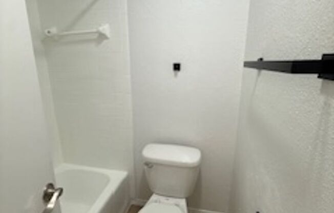 2 beds, 2 baths, 989 sqft, $1,695, Unit 11601B