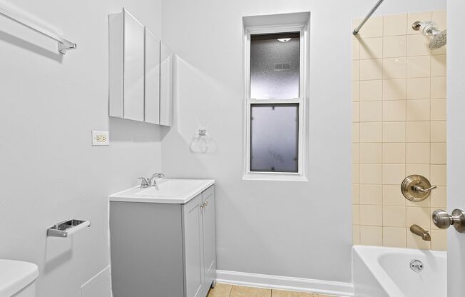 2 beds, 1 bath, 696 sqft, $2,100, Unit 7445-211