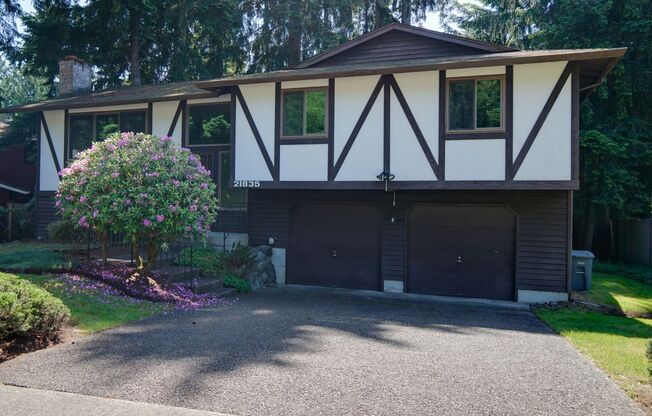 Remodeled Kent East Hill Split level