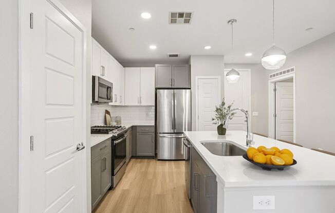 1 bed, 1 bath, 739 sqft, $1,625, Unit 129