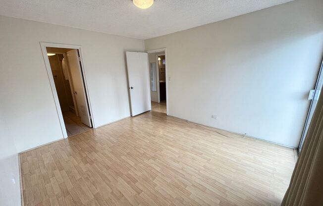 2 beds, 2 baths, $2,600, Unit Coty Tower