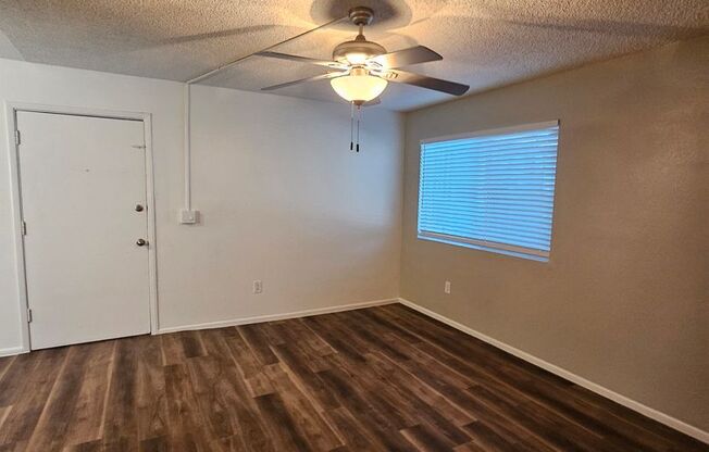 2 beds, 1 bath, 880 sqft, $1,275, Unit 214