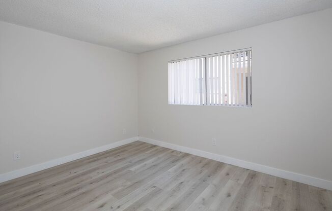 Gorgeous 1 Bedroom with AC and Parking in Poway!