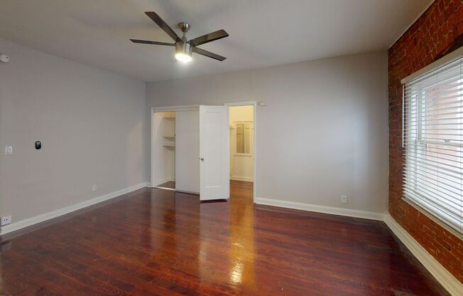 Studio, 1 bath, 450 sqft, $1,370.42, Unit 207