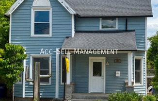 104 DIAMOND AVE SE