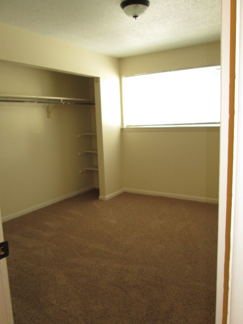 2 beds, 1 bath, 834 sqft, $750, Unit 01