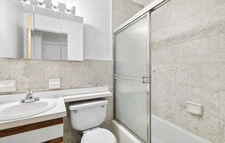 325 W 51 ST