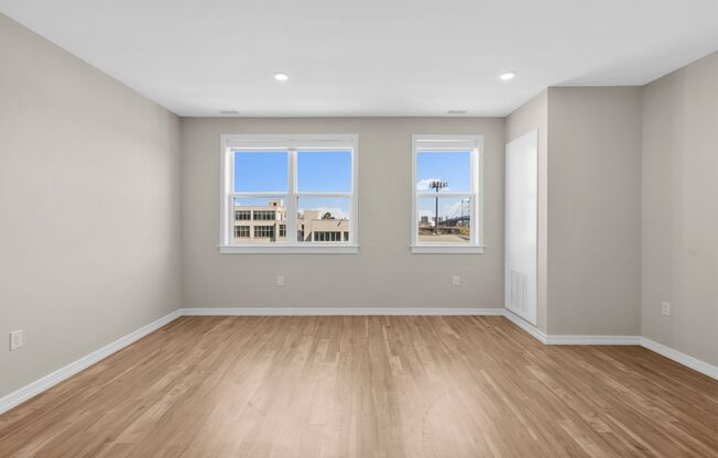 Studio, 1 bath, 548 sqft, $1,940, Unit 705