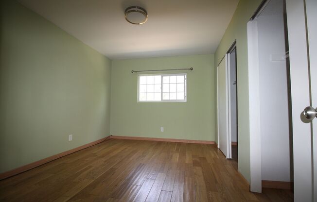 2 beds, 1 bath, $2,150, Unit 15