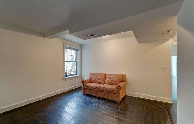 3 beds, 2 baths, 736 sqft, $2,995, Unit 41
