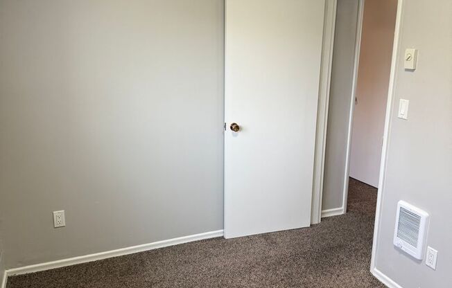 2 beds, 1 bath, 639 sqft, $1,565, Unit 11